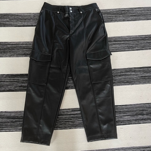 7‎ For All Mankind Black Faux Leather Cargo Ankle Crop Pants  Size: L New! - Picture 1 of 8
